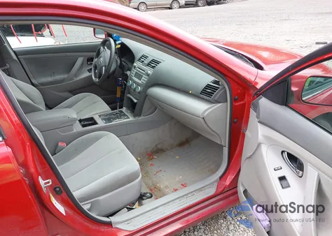 2009 Toyota Camry Le z USA, uszkodzony, nr VIN 4T1BE46K69U377752